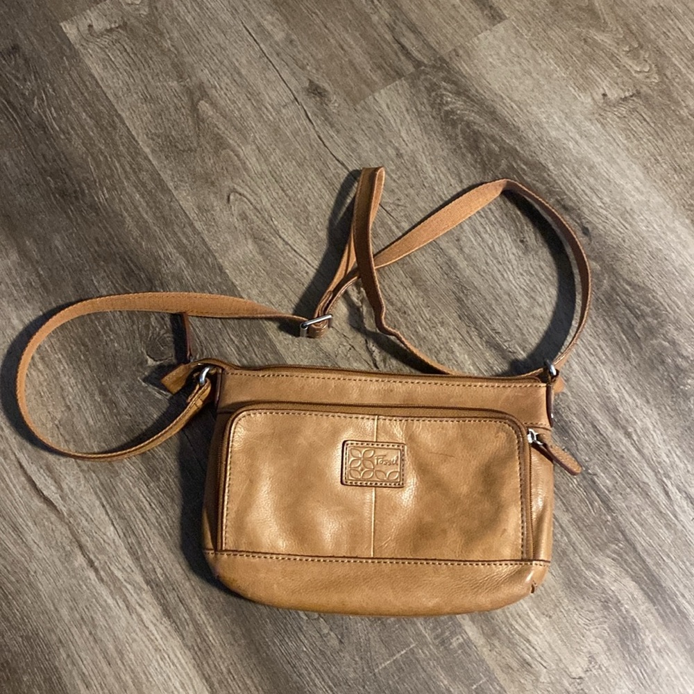 EUC GENUINE LEATHER fossil purse